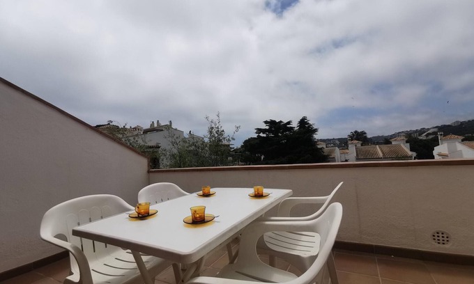 S'Agaro Apartamento | Fantástico apartamento en S'Agaró con terraza, piscina y tenis, a 200m de la playa