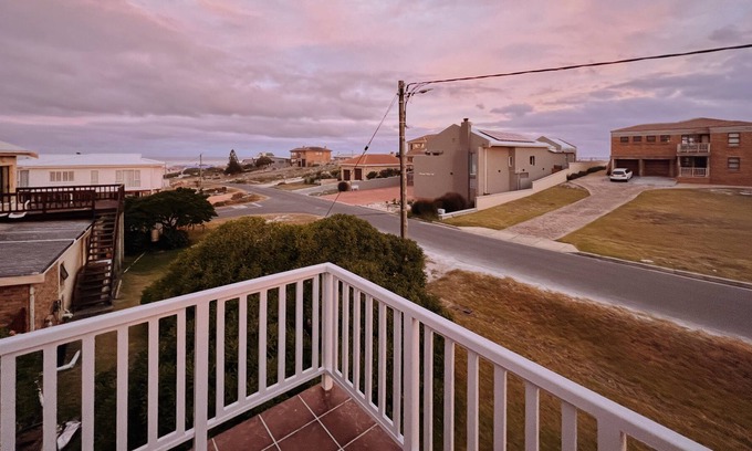 Struisbaai Otro | Family friendly Beach House - 5 mins from Beach!