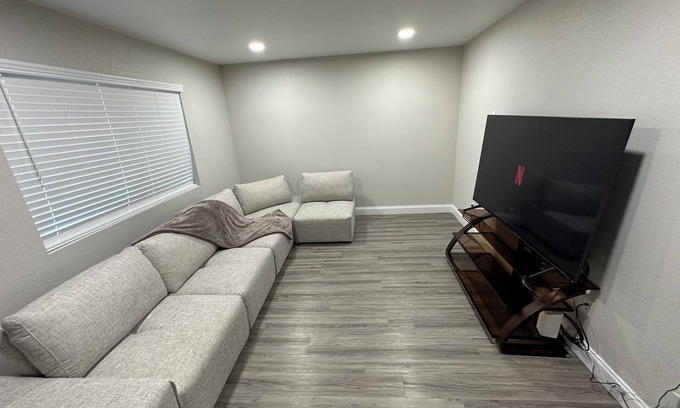 South Houston Apartamento | Family friendly. cozy 2 bedroom apt budget friendly!also 20 min from downtown!