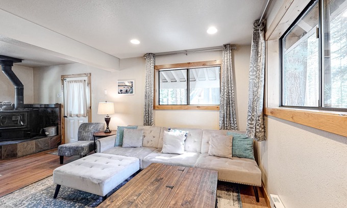 Pla-Vada Woodlands Casa | Family friendly Cabin with a Private Hot Tub & Private Grill
