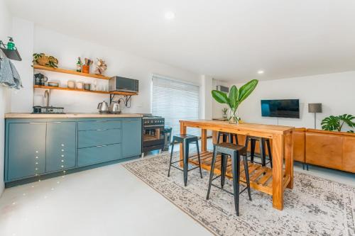 Umhlali Beach Apartamento | Family Friendly Downstairs Room, Close to Beach