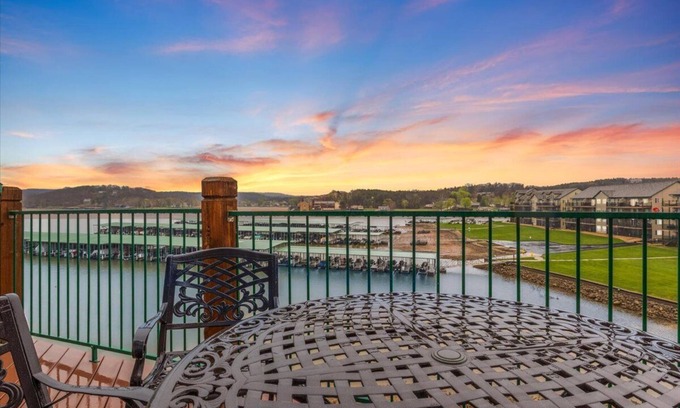 Camdenton Condominio | Family-Friendly, Fishing, & Fun w/ 2 Pools, Views, Boat Slip & Launch