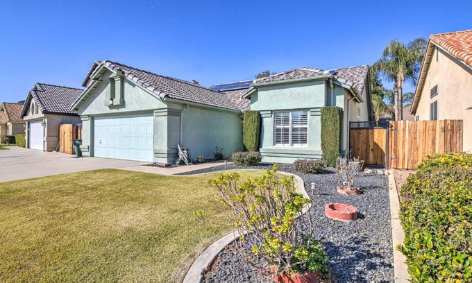Greenacres Casa | Family-Friendly Getaway Community Amenities!