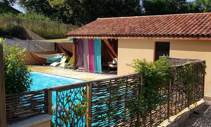 Rouede Casa | Albergue familiar con piscina climatizada (sal) y jardín con zona de juegos.