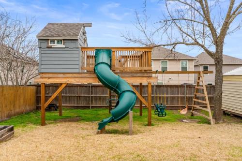 Buckingham Estates Casa | Family Friendly Home in South Austin