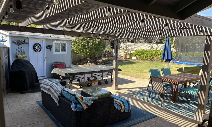Goleta Casa | Family Friendly Home - Large Backyard, Close to Beach, Restaurants, Shops, etc.