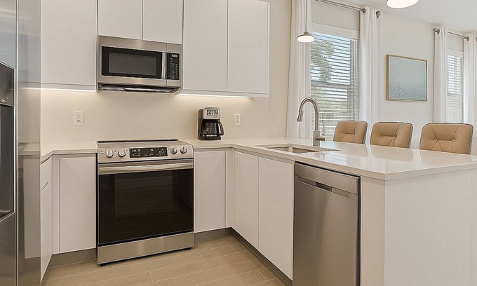 Four Corners Hotel | Family-Friendly Home near Disney
