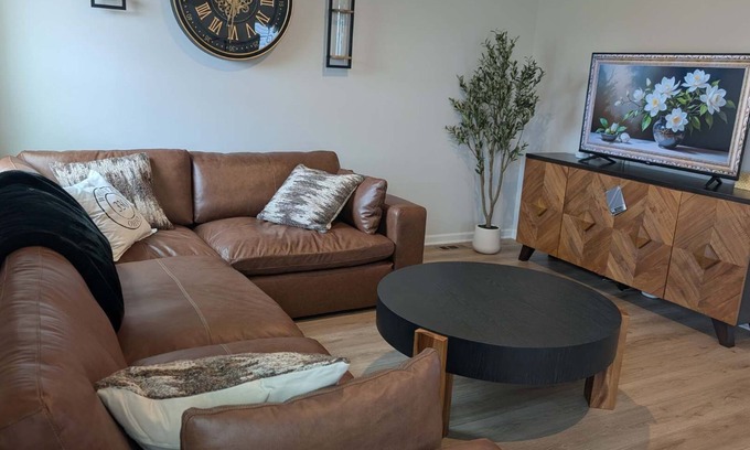 Wooster Casa | Chic 4BR Home w/ Loft & Back Deck in Wooster