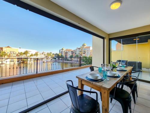Century City Apartamento | Family-Friendly Home with Ample Space