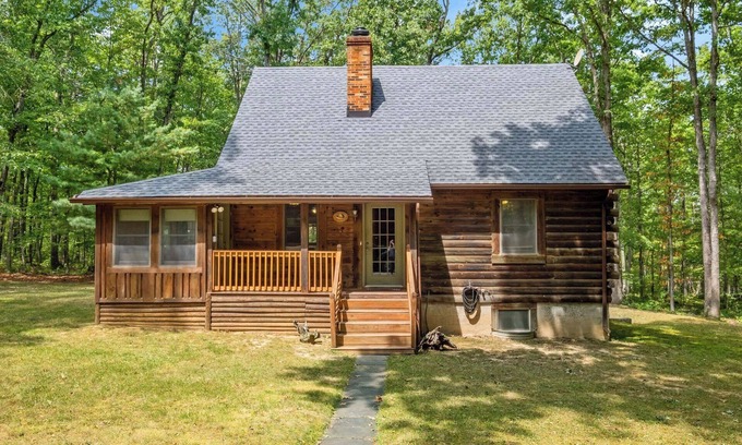 Stuarts Draft Cabina | Family Friendly Log Cabin Nestled in Blue Ridge Foothills