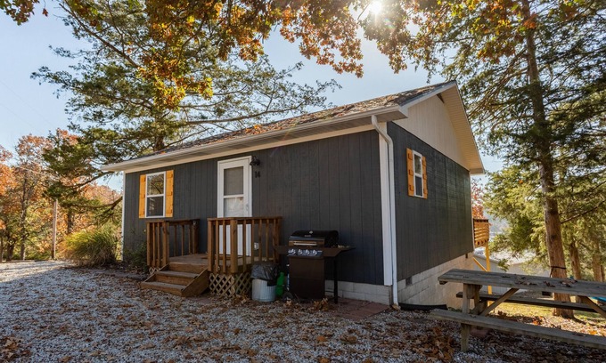 Kimberling City Cabina | Family Friendly Lake Cabin Near Silver Dollar City With A POOL!