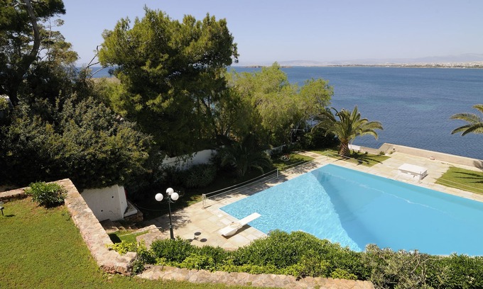 Vouliagmeni Apartamento | Apartamento familiar amigable lux en la playa w / piscina, mejor vista, 25 minutos de Atenas