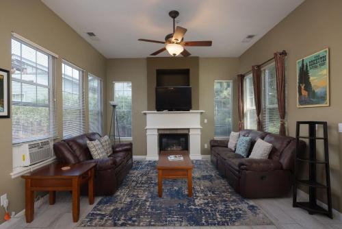 Southern Crossing Casa | Family Friendly - Minutes to Old Mill - Sleeps 6