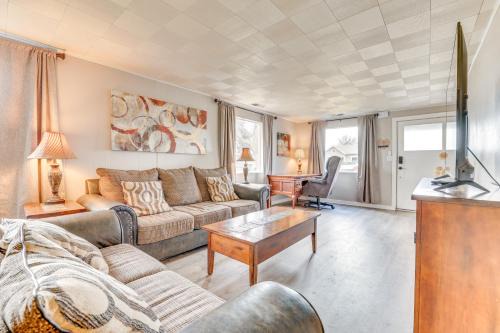 Ontario Casa | Family-Friendly Ontario Home in Central Location!