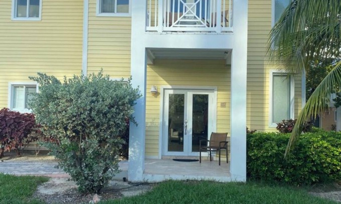 Alice Town Villa | Family friendly private villa can sleep 6, walking distance from beach and pool!