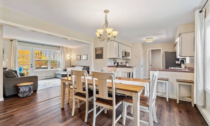 Ithaca Casa | Family Friendly Retreat Close to Cornell & Ithaca. 6bedrooms 3 baths.