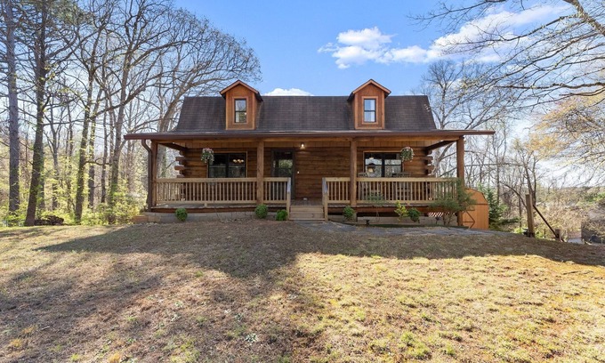 Gainesville Cabina | Family Friendly, Sleeps 11, Pets allowed!