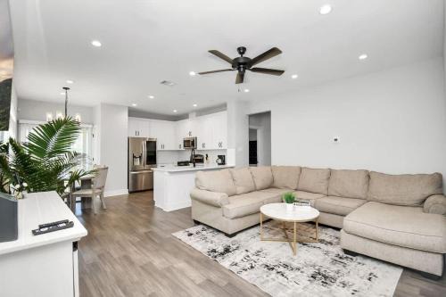 Clodine Casa | Family Friendly Spacious 3 Bedroom w Pool Table