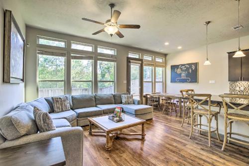 Spring Casa | Family-Friendly Spring Townhouse with Backyard!