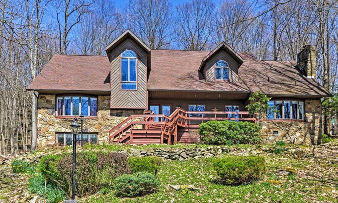 Alpine Lake Casa | Family-Friendly Terra Alta Home with Lake View!
