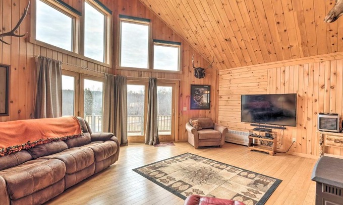 Troy Casa | Family-Friendly Troy Getaway with Furnished Deck!