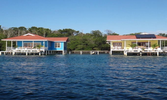 Punta Caracol Casa | Alojamiento familiar inolvidable de vacaciones en la casa de agua.