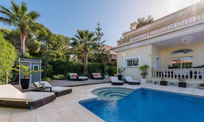 Santa Ponsa Chalet De Esquí | Villa Tres Reyes, ideal para familias, con una amplia área de piscina
