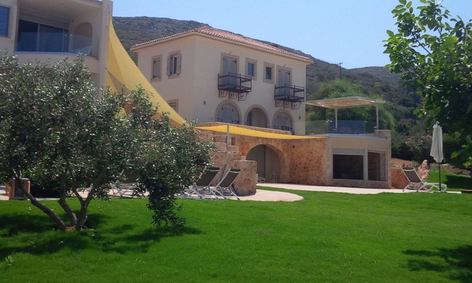Pylos Villa | Para toda la familia Villa, 8-10 reducida, piscina privada, spa, vistas al mar