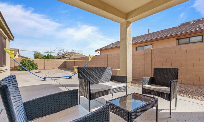 Palm Valley Casa | Family Friendly w/ Badminton | Goodyear Park