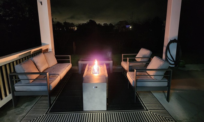 Waveland Casa | Family Friendly with a Great Outdoor Space/Bird Watcher's Paradise/Walk to Beach