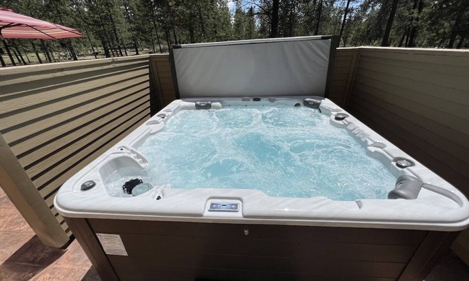 Sunriver Casa | Family fun for all ages. Hot Tub, Bikes, Arcade, Private, Pets ok, SHARC, AC.