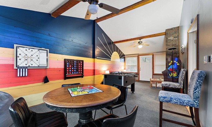 Carbon Hill Casa | Family Fun Hocking Hills Retreat, 2 Decks, Game Rm