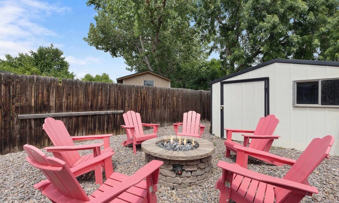 Ralston Valley Casa | Family Fun in Arvada- Hot Tub- Game Room- HD TVs!