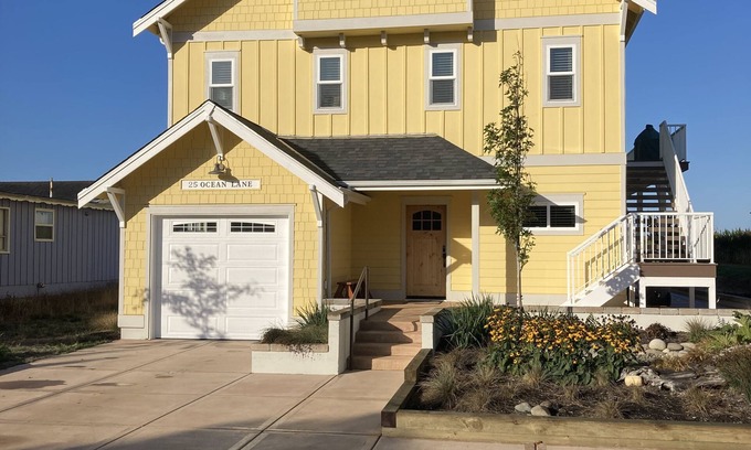 Copalis Beach Casa | Family Fun Near Ocean Shores—Hot Tub, Elevator & Easy Dune Walk to Beach