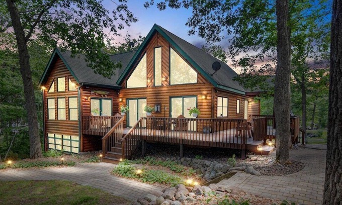 Spooner Cabina | Family fun on Big McKenzie Lake! Inquire for Summer 2025 availability!
