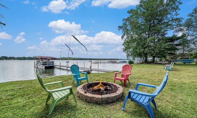 Gaylord Casa | Family Fun on Otsego Lake - HUGE yard, kayaks, paddleboards, zip line and more!