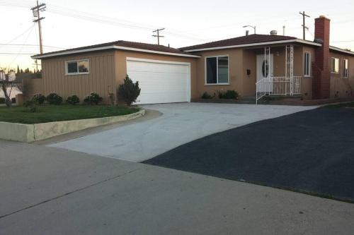 Harbor Casa | Family getaway 3 BR 2 Bath home in Lomita, CA.