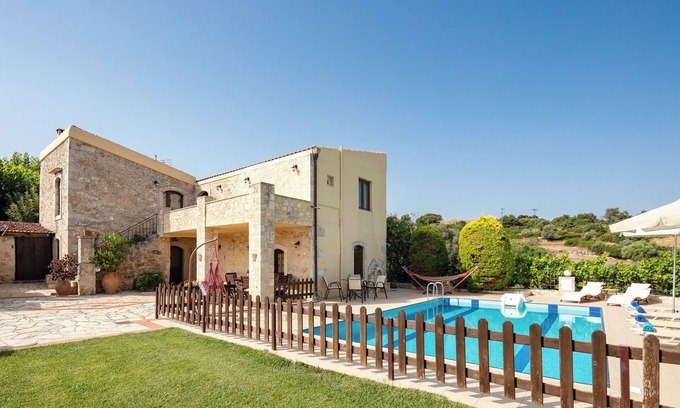 Eletherna Villa | Villa tradicional con 4 habitaciones, piscina cercada y jardines increíbles.