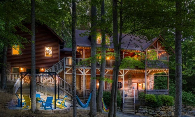 Banner Elk Cabina | Family Getaway|Mystic Glow Jungle|KidsSafari|HotTub|Pets|Firepit|Luxe Amenities