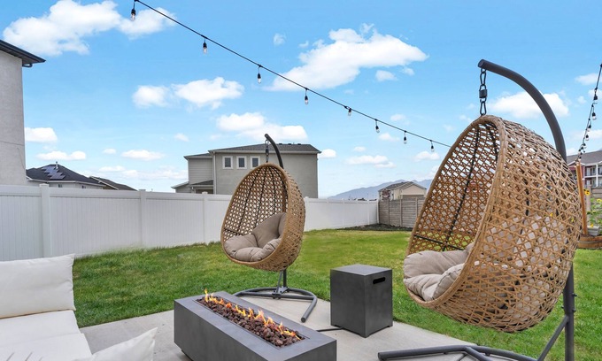Vineyard Casa | Family Getaway near BYU, UVU, & Skiing with HUGE backyard