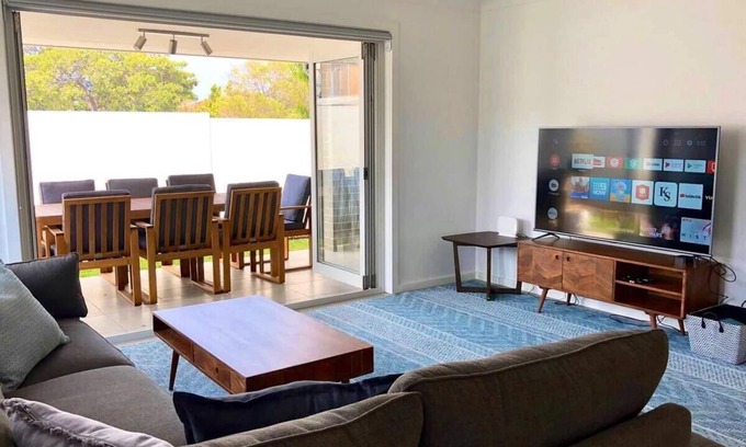Shellharbour Casa | Family Getaway With LARGE Parent Retreat!