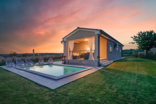 Grandici Casa | Family holiday house with private pool and playground