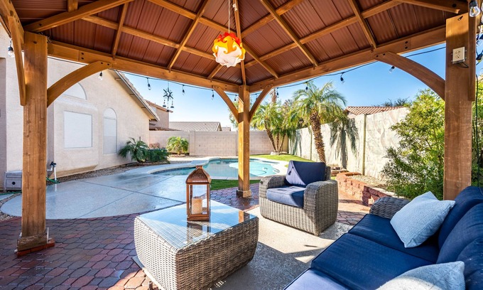 Avondale Casa | Family Home 3 beds/Private Heated Pool-10 mins to Stadium.