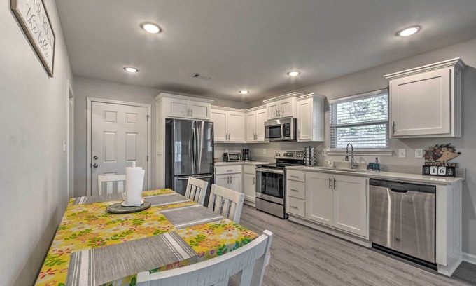 Little Rock Cabaña | Family Home ~ 5 Mi to Downtown Little Rock!