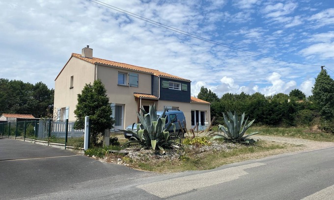 La Bernerie-en-Retz Casa | Family home with large garden on the Jade coast