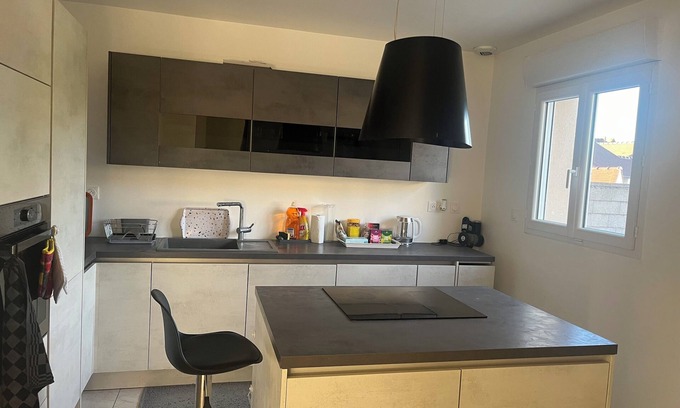 Villecresnes Casa | Family home in a quiet, respectful neighborhood.