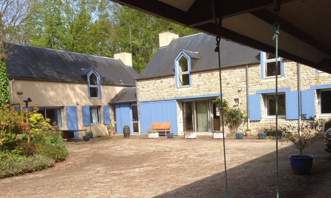 Plelan-le-Petit Casa | Family home in wooded park max 12 people. 25mn from beaches