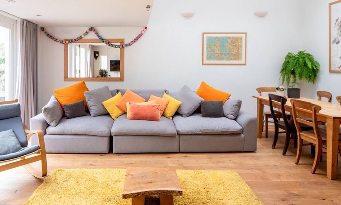 Kendal Cabaña | Family home in Lake District- private river access