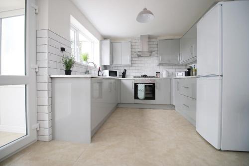 Barry Casa | Family Home in the Charming Coastal Town of Barry