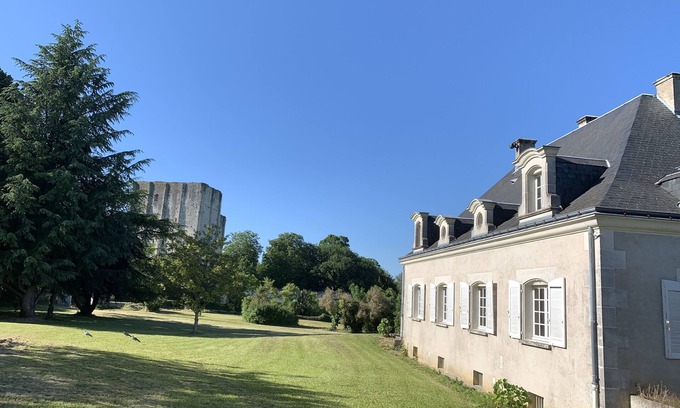 Loches Casa | Family home, magnificent view, large garden, close to the châteaux of the Loire Valley